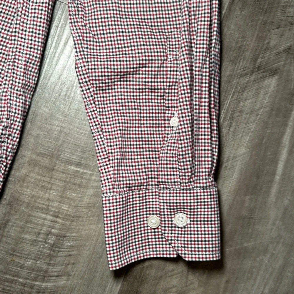 Neiman Marcus Modern Fit Long Sleeve Button Down - Large